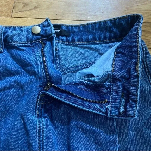 🛍3/$30 Forever 21  women’s blue denim raw edge skirt in‎ size small - Picture 4 of 5